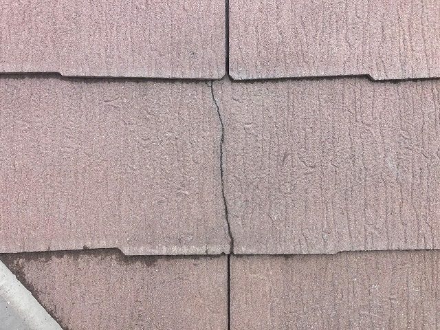 割れたスレート板